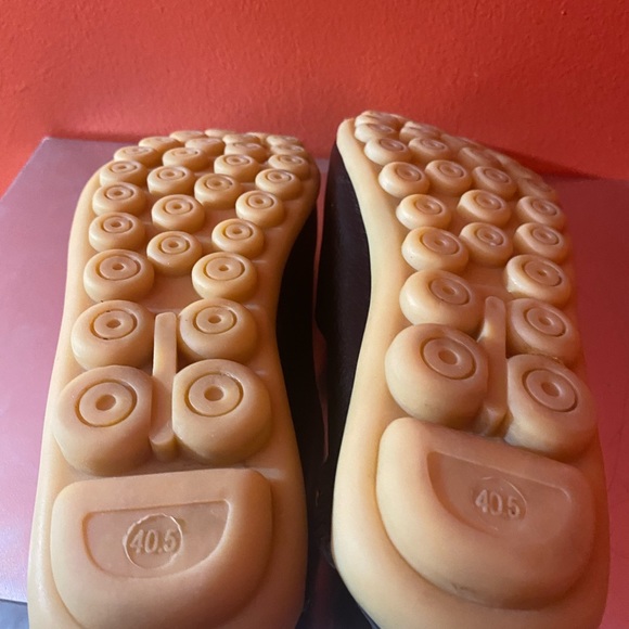 A Woman’s Black Slip On - Picture 4 of 4